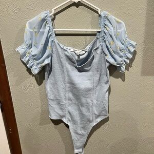 Celebrity Pink Light Blue Body Suit Size M EUC Floral Sleeves Cute Spring Top